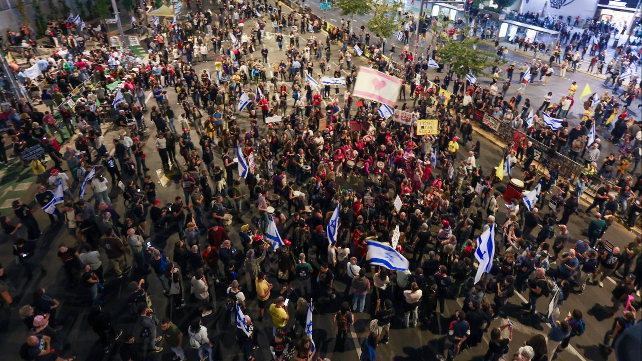 Tel Aviv'de Gazze Ateşkesi ve Esir Takası Talebiyle Gösteri