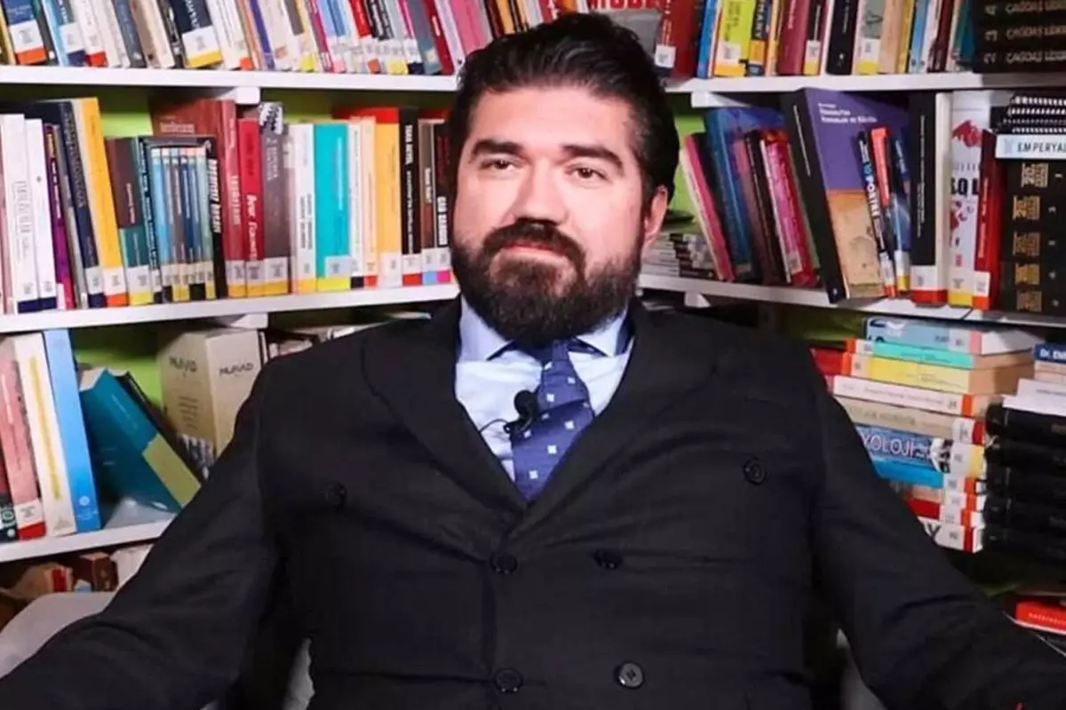 Rasim Ozan Kütahyalı, Beyaz Futbola Ara Verdiğini Duyurdu