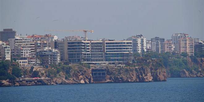 Antalya'da Falezlere Açılan Gizli Tünel İncelemesi Başlatıldı