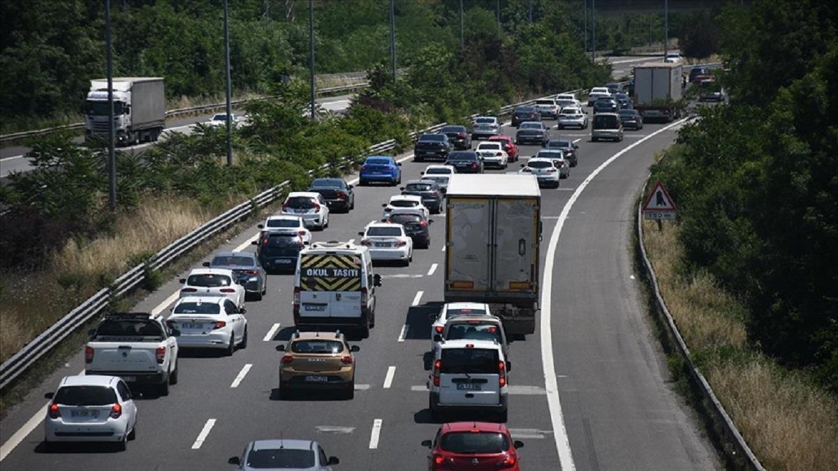Bayram Tatili Yollarda Hareketlilik Sürüyor: 24 Saat İçinde 50 Bin Araç Girişi