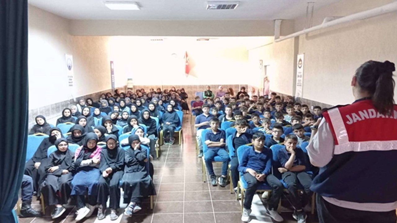Konya Jandarması Siber Farkındalık Eğitimleriyle 1306 Kişiye Ulaştı