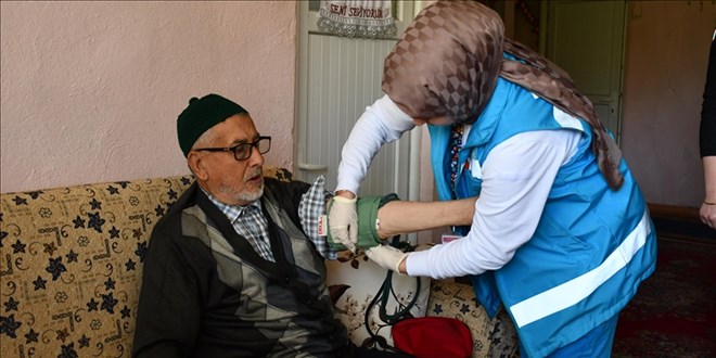 Sağlık Bakanlığı Yaşlılar İçin Evde Sağlık Hizmetlerini Artırıyor