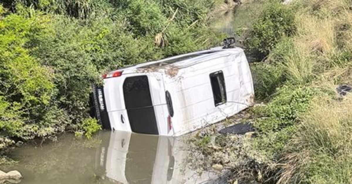 Hatay'da Minibüs Dereye Uçtu: 4 Yaralı