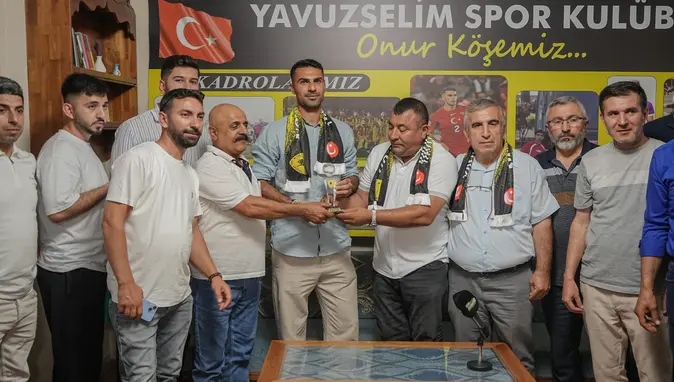 Milli Futbolcu Zeki Çelik, Köklü Kulübüne Destek Verdi