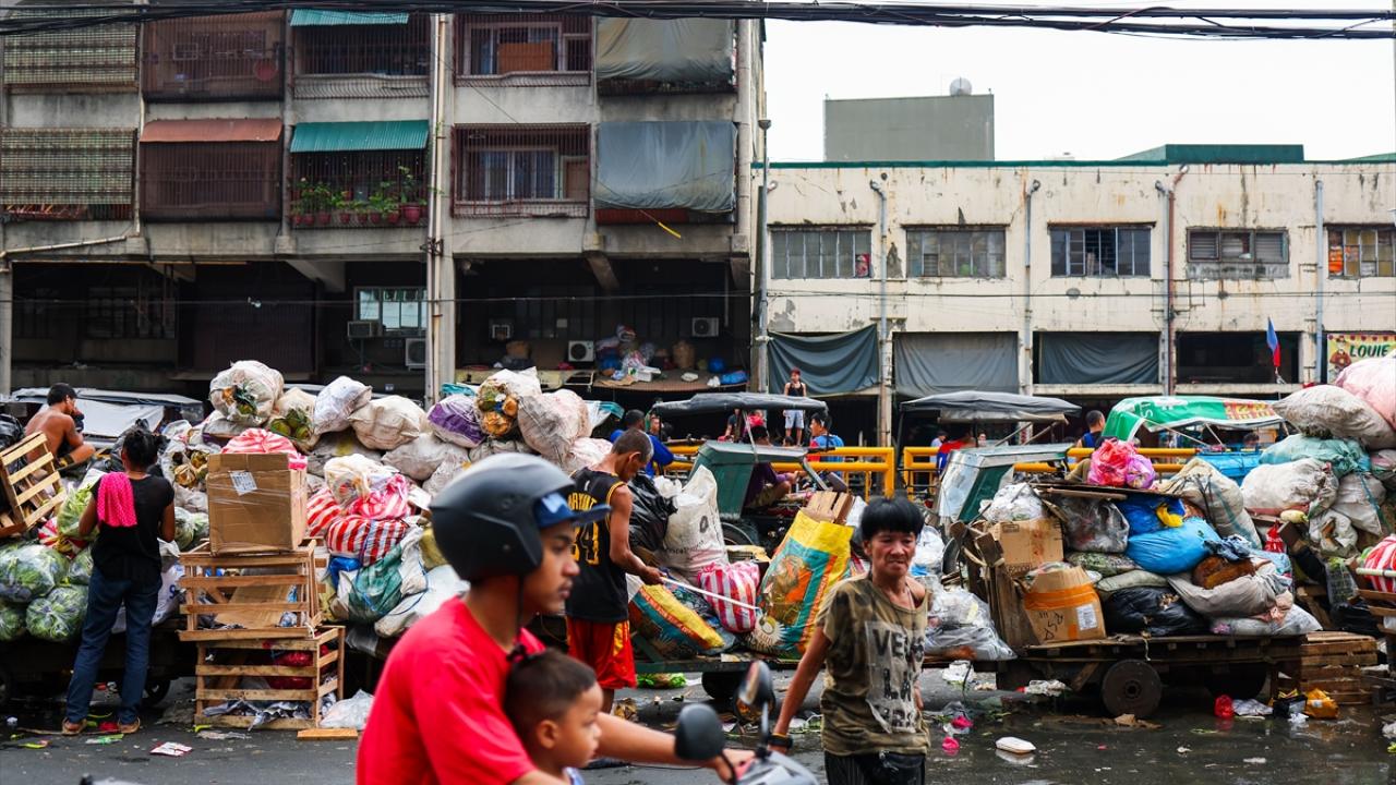Manila'da Çöp Krizi Halk Sağlığını Tehdit Ediyor