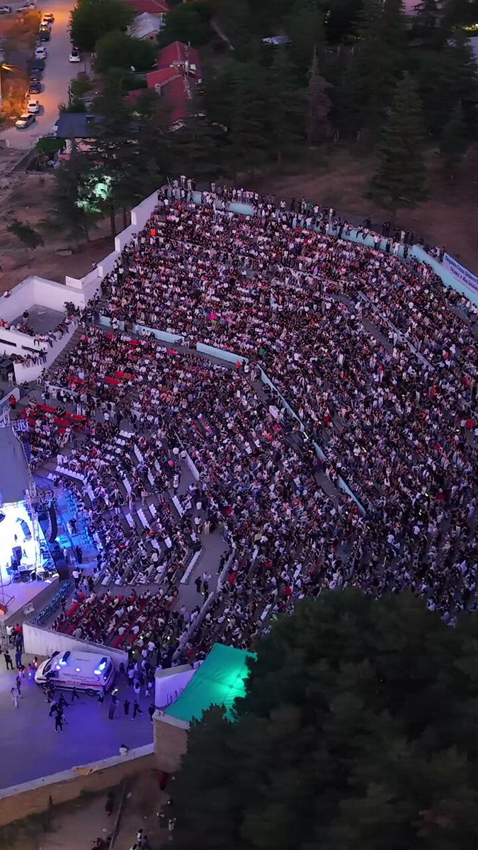 Akşehir'de Harika Konser: Meydan Şarkılarla Doldu Taştı