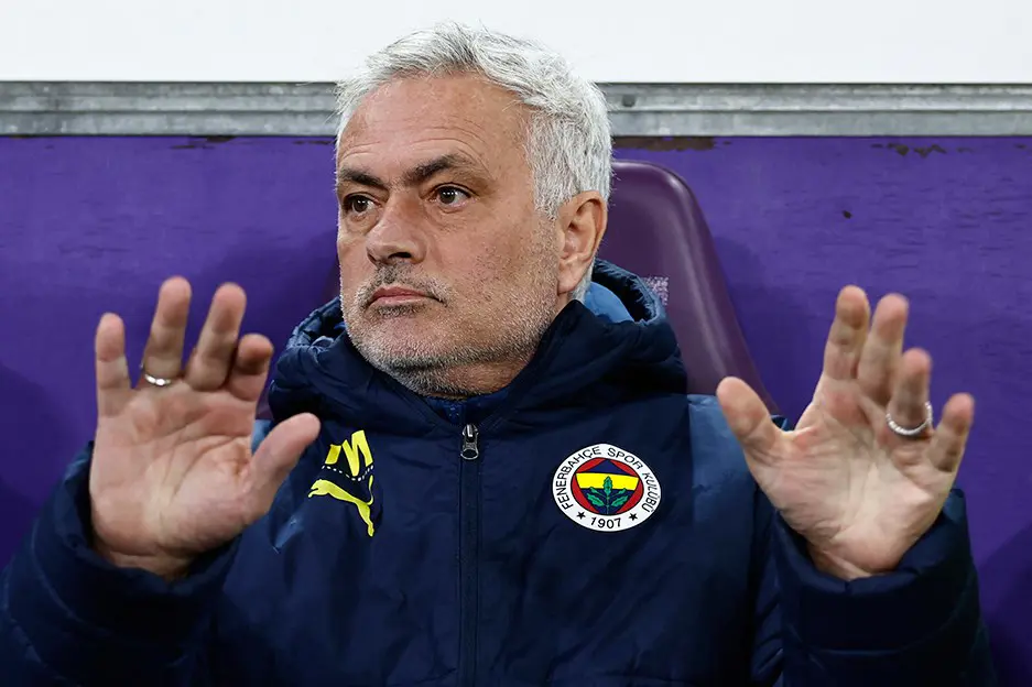 Fenerbahçe'de Mourinho'dan Kadro Kararı: 2 Oyuncu Kamp Kadrosundan Çıkarıldı
