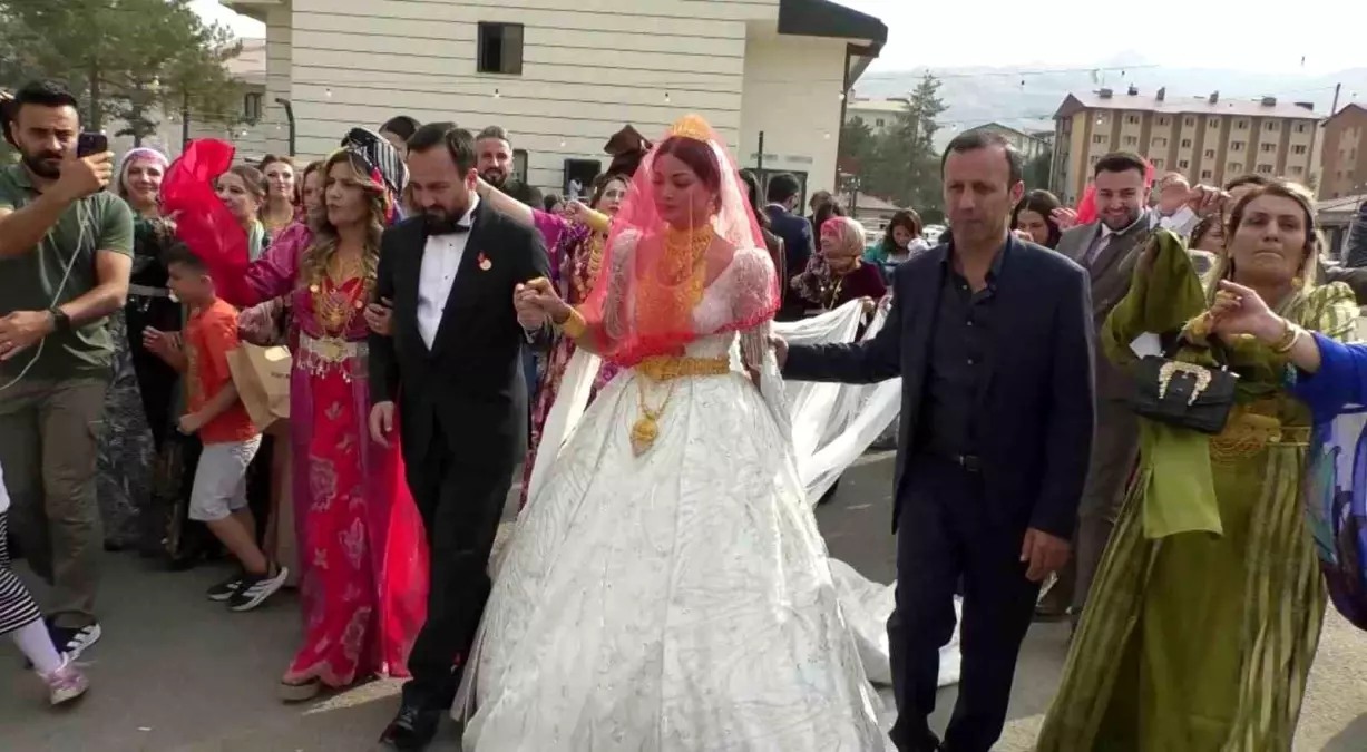 Hakkari'de Jirki Aşireti'nin Görkemli Düğününe Damat Yusuf Rüzgar Özdemir Oldu