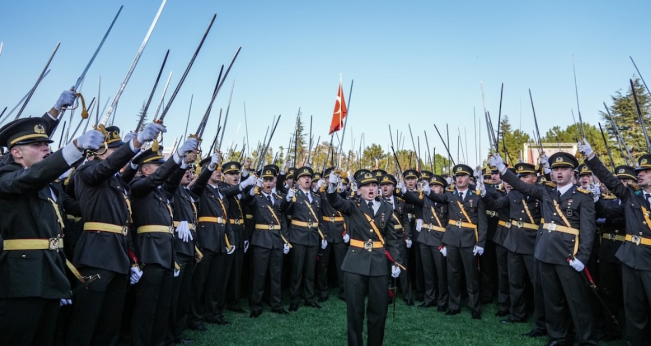 Başarılı Komutanların Gözetimindeki Teğmenler için İhraç Talebi Gündemde