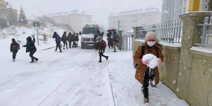 Karaman'da Yoğun Kar Yağışı Eğitime Ara Verdirdi