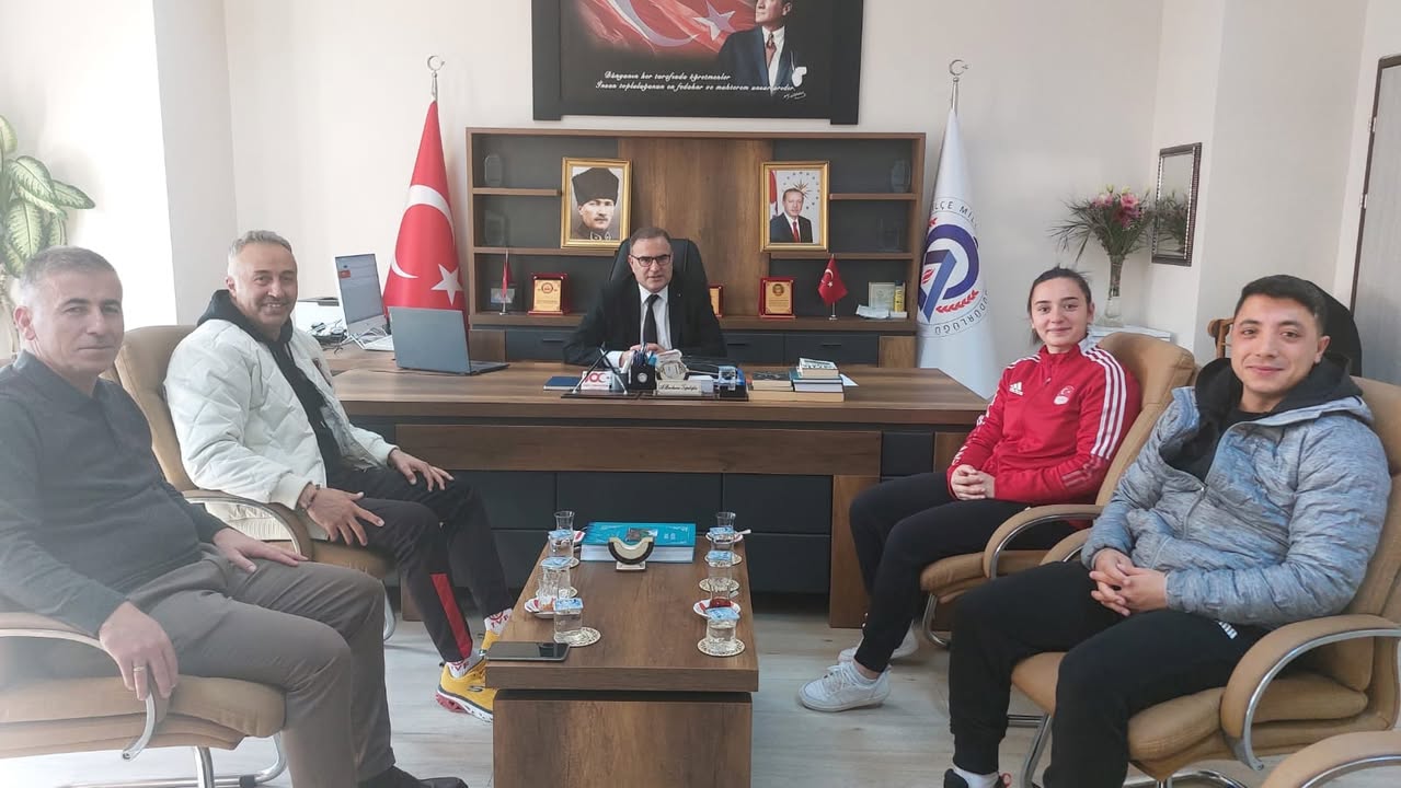 Milli Sporcularımızdan Milli Eğitim Müdürüne Anlamlı Ziyaret