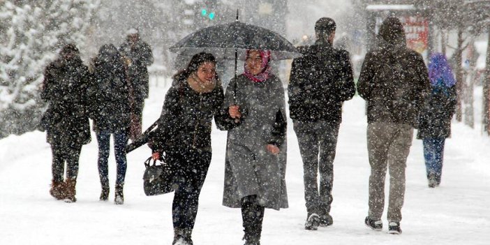 Yoğun Kar Yağışı Konya'da Eğitime Ara Verdirtti