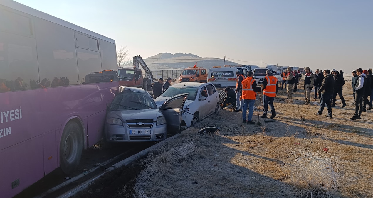 Van'da Zincirleme Trafik Kazası: Yaralılar Var