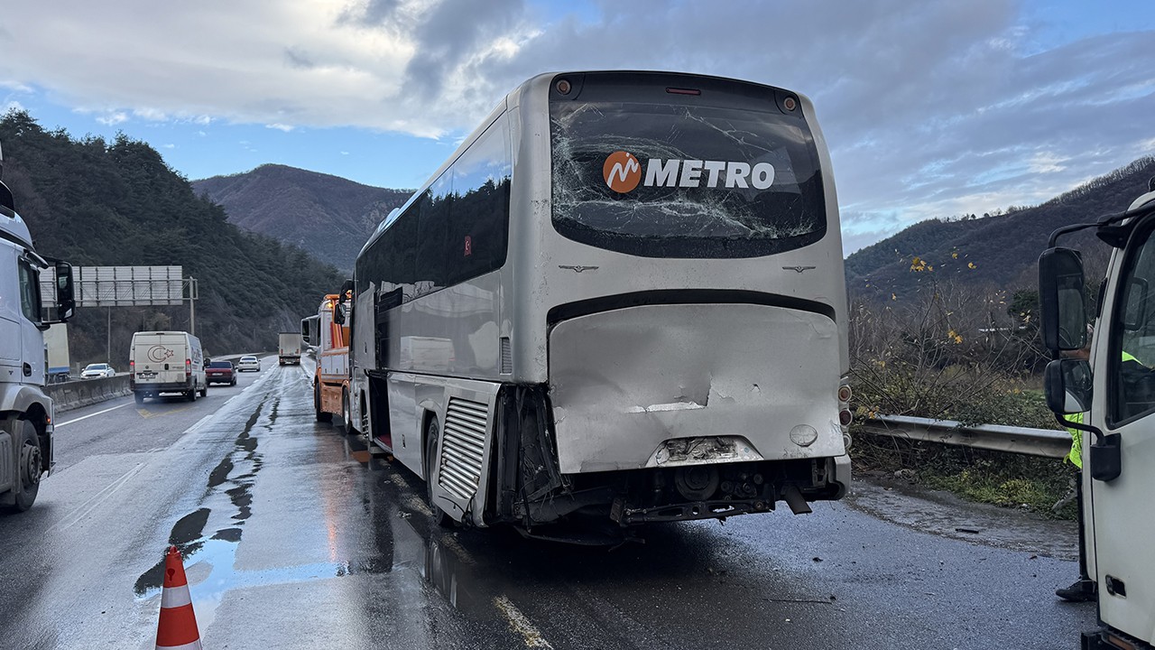 Sakarya'da Zincirleme Trafik Kazası: 15 Yaralı