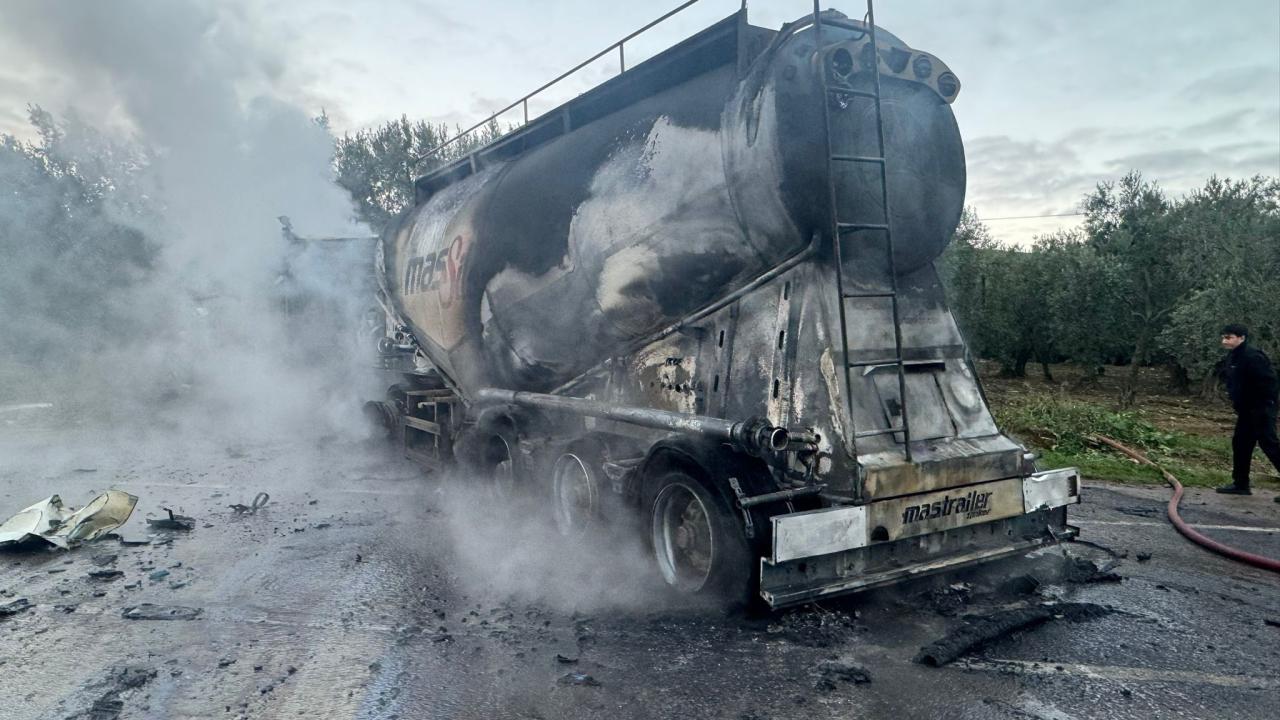 Bursa'da Trafik Kazası: Çimento Tankeri İle Çarpışan Otomobilde 1 Ölü, 1 Yaralı