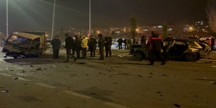 Konya'da Otomobil ve Kamyonet Çarpıştı: 6 Yaralı