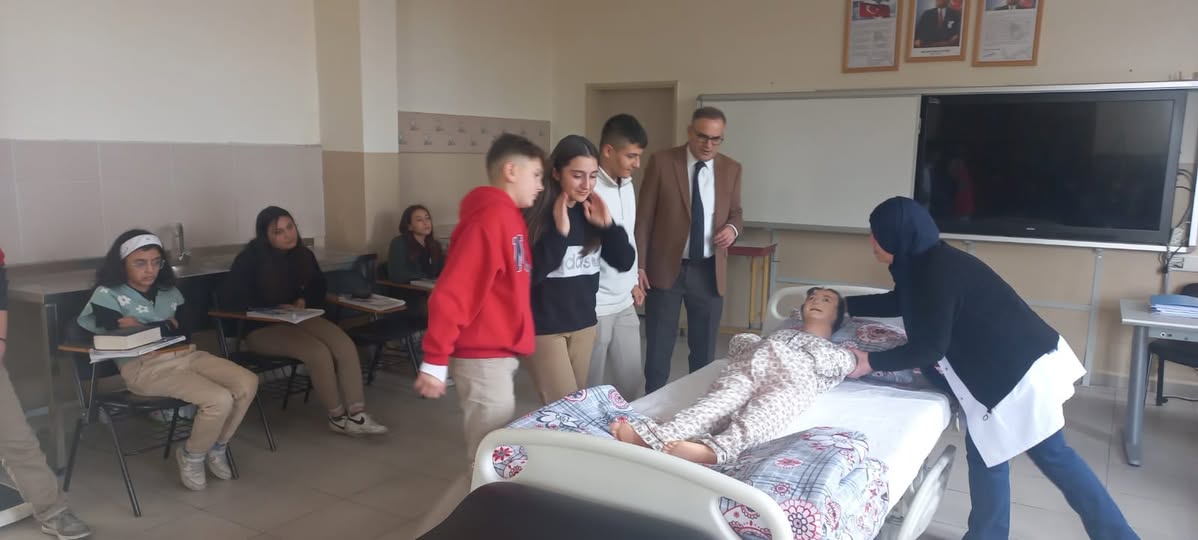 İlçe Milli Eğitim Müdürü, Tornacı Erol Cumbul Meslek Lisesi'ni Ziyaret Etti