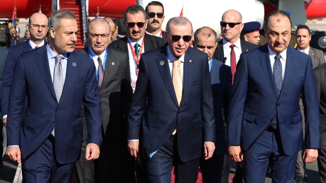 Erdoğan, D8 Zirvesi İçin Kahire'de