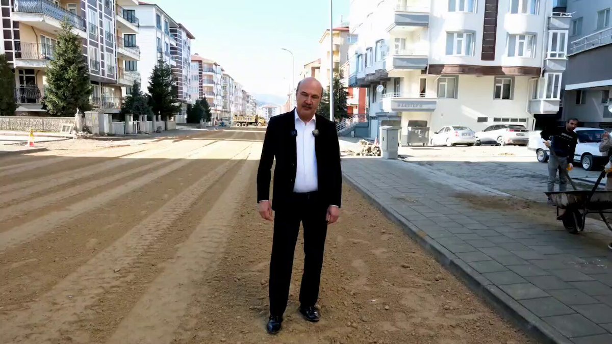 Küçük Ağa Caddesi Modern Asfaltla Buluşuyor