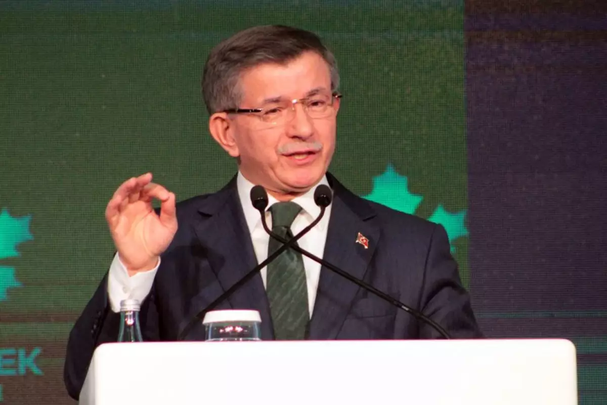 Ahmet Davutoğlu: 