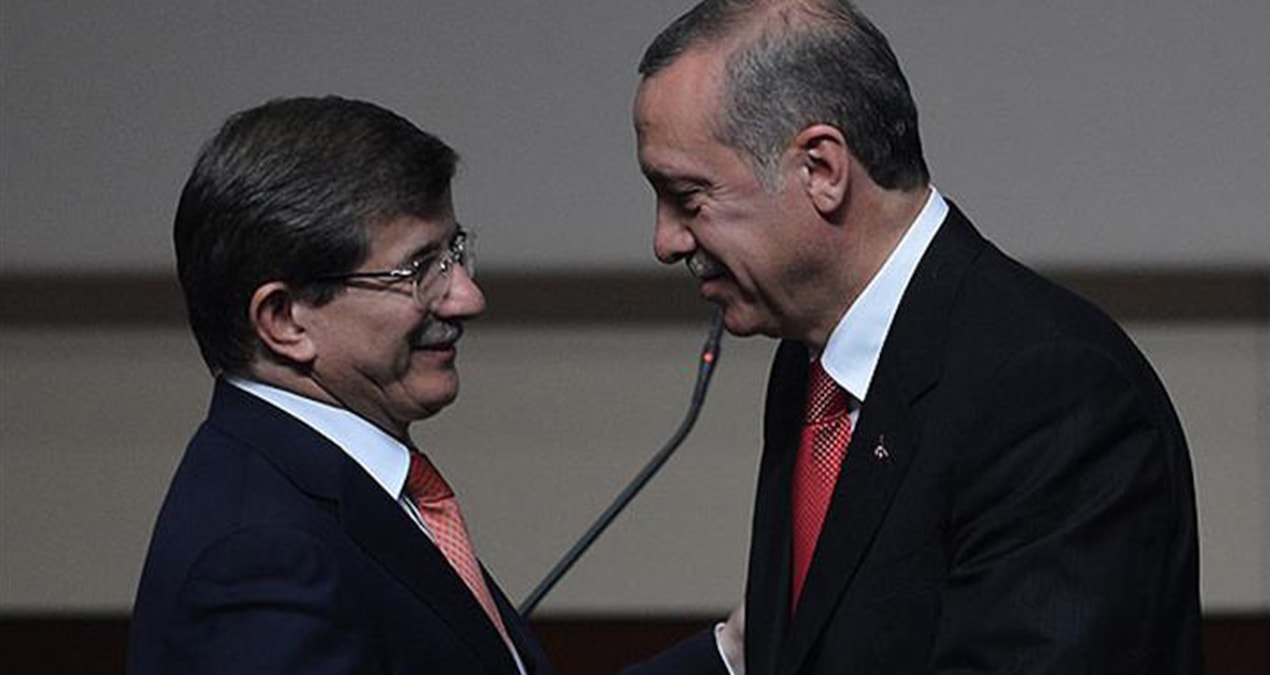 Ahmet Davutoğlu'ndan AKP'ye Sıcak Mesajlar: Siyasi Geleceğe Yön Veren Açıklamalar