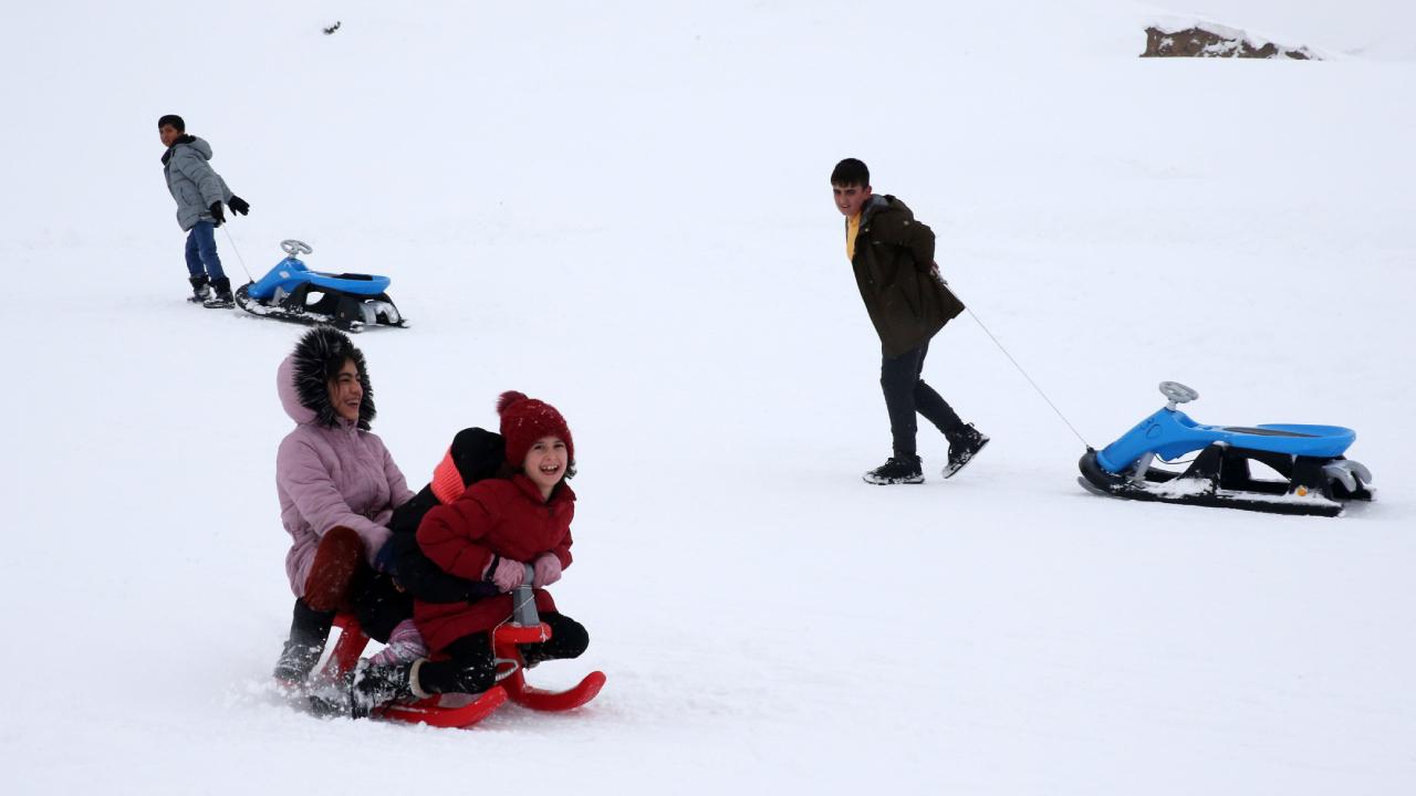 Bingöl'ün Üç İlçesinde Kar Yağışı Nedeniyle Eğitime Ara Verildi