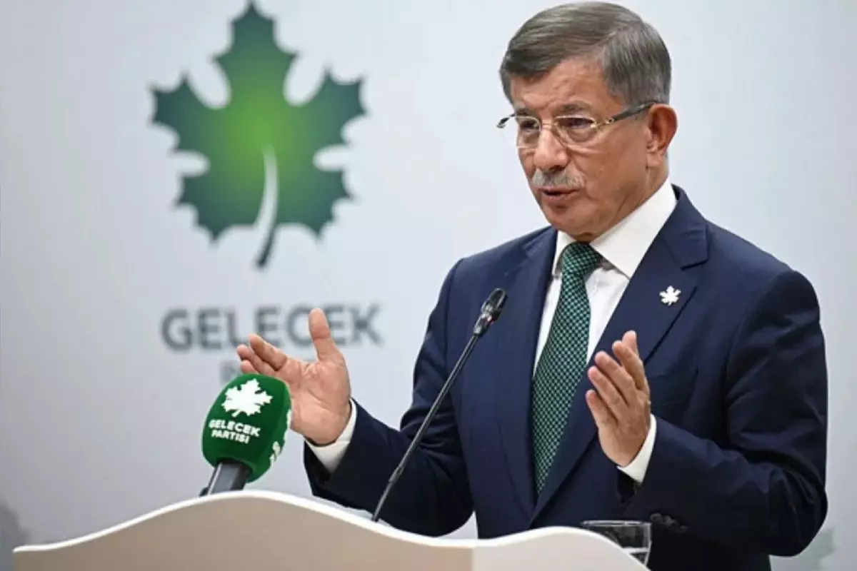 Emevi Camii'nde Namaz Yanıtı: Davutoğlu'ndan Resmi Ziyaret Önerisi