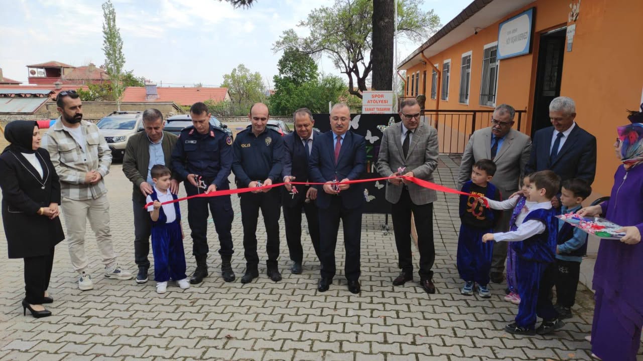 Akşehir'de El Emeği Göz Nuru Sergisi Açıldı: Köy Yaşam Merkezi ve Engilli Hasan Doğan İlkokulu İşbirliğiyle Düzenlenen Sergi Büyük İlgi Gördü