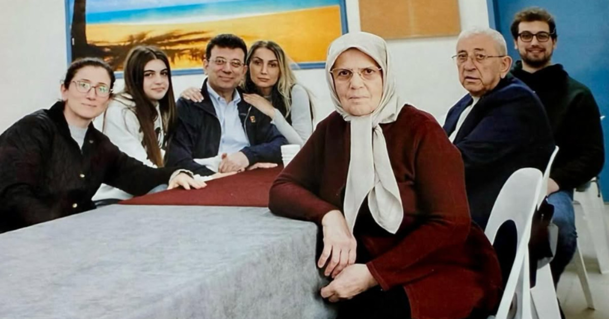 Ekrem İmamoğlu, Ailesiyle Açık Görüşte Çekilen Fotoğrafı Paylaştı