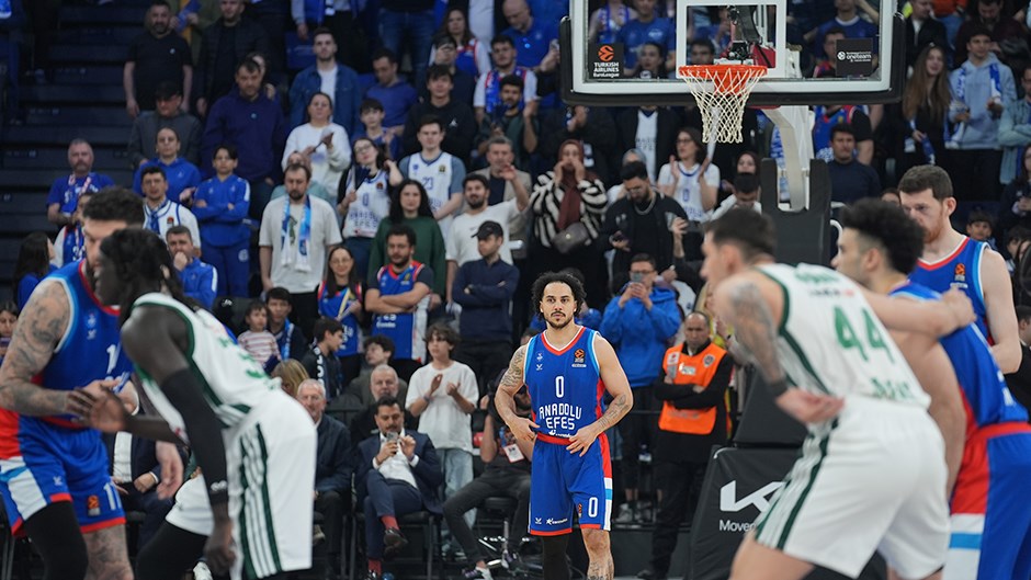 Anadolu Efes, Panathinaikos'a Saahasında Yenilerek Seride 1-2 Eşitliğe Düştü