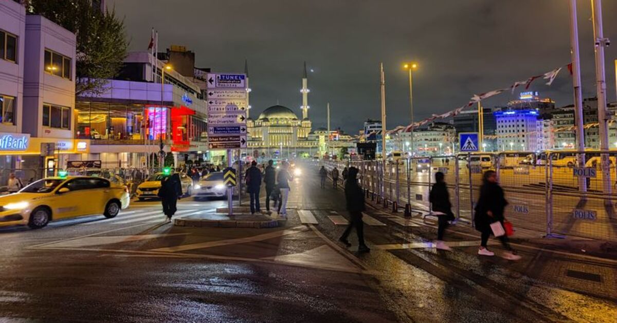 İstanbul'da 1 Mayıs Önlemleri Kaldırıldı: Şişli, Taksim ve İstiklal Caddesi'ndeki Yollar Yeniden Açıldı