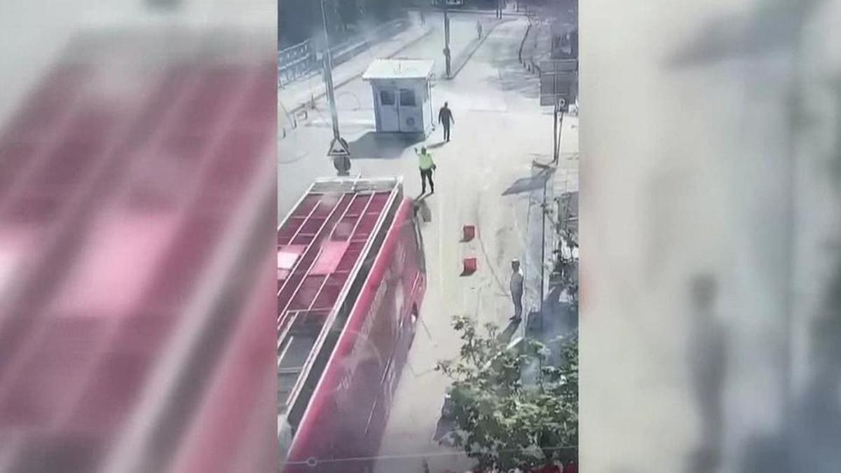 CHP Heyetini Taşırken Polise Yöneltilen Otobüs: Sürücü Ev Hapsine Mahkum Edildi, Yurtdışı Yasağı Konuldu
