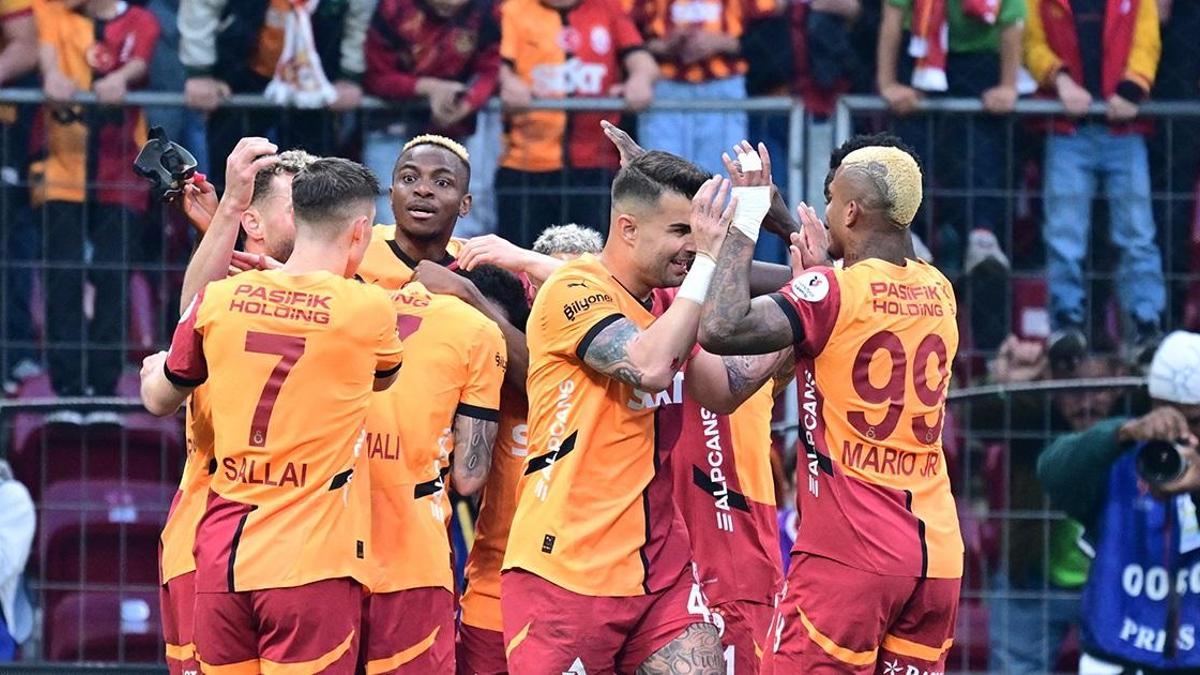Galatasaray, Sivasspor'a Karsı Sahaya Çıktı: Maç Canlı Yayımlandı