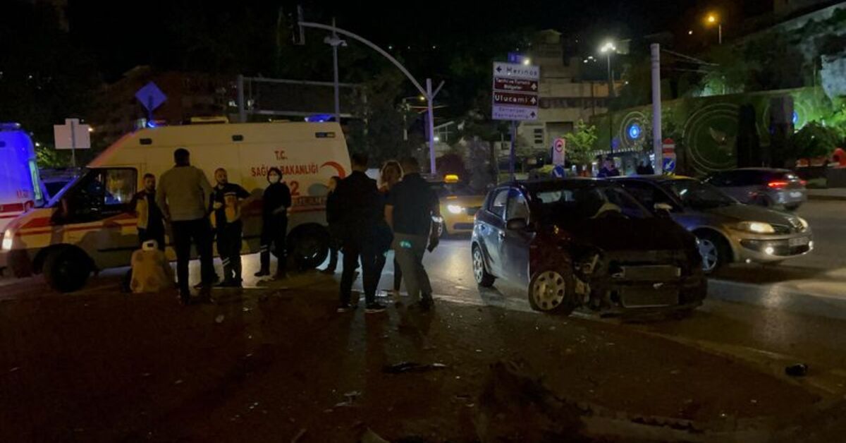 Bursa'da Kırmızı Işıkta Çarpan Otomobil, 7 Yaralının Seyrettiği Taksiye Vurdu