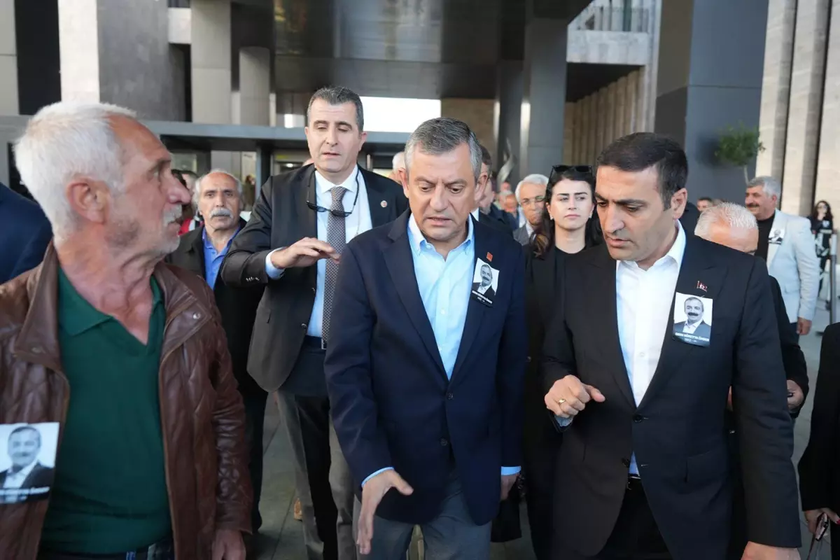 CHP Lideri Özgür Özel'e Saldırı: