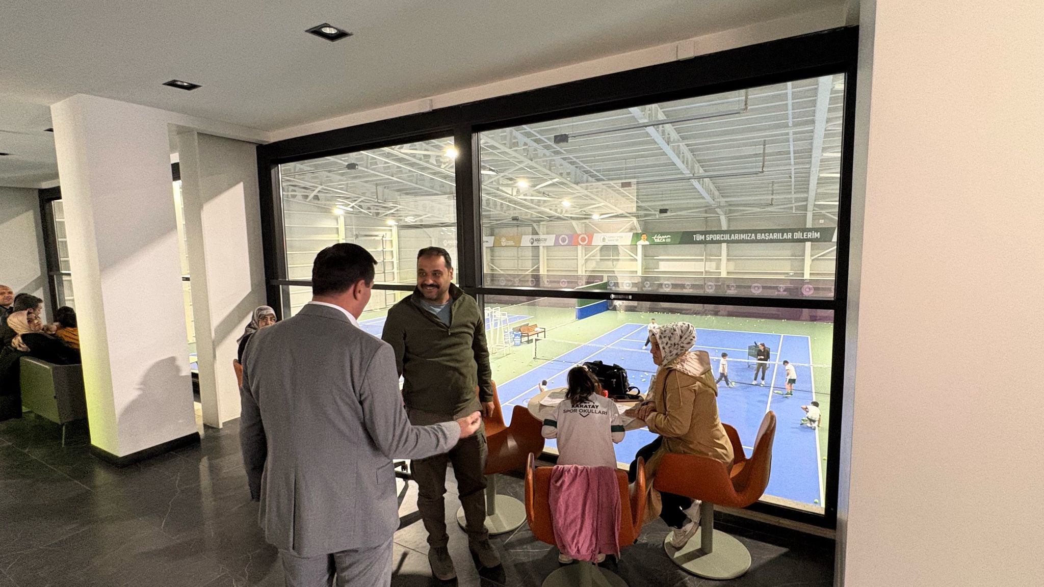 Karatay Belediye Başkanı Kılca, Konyanın En Büyük Kapalı Tenis Kortunu Ziyaret Etti