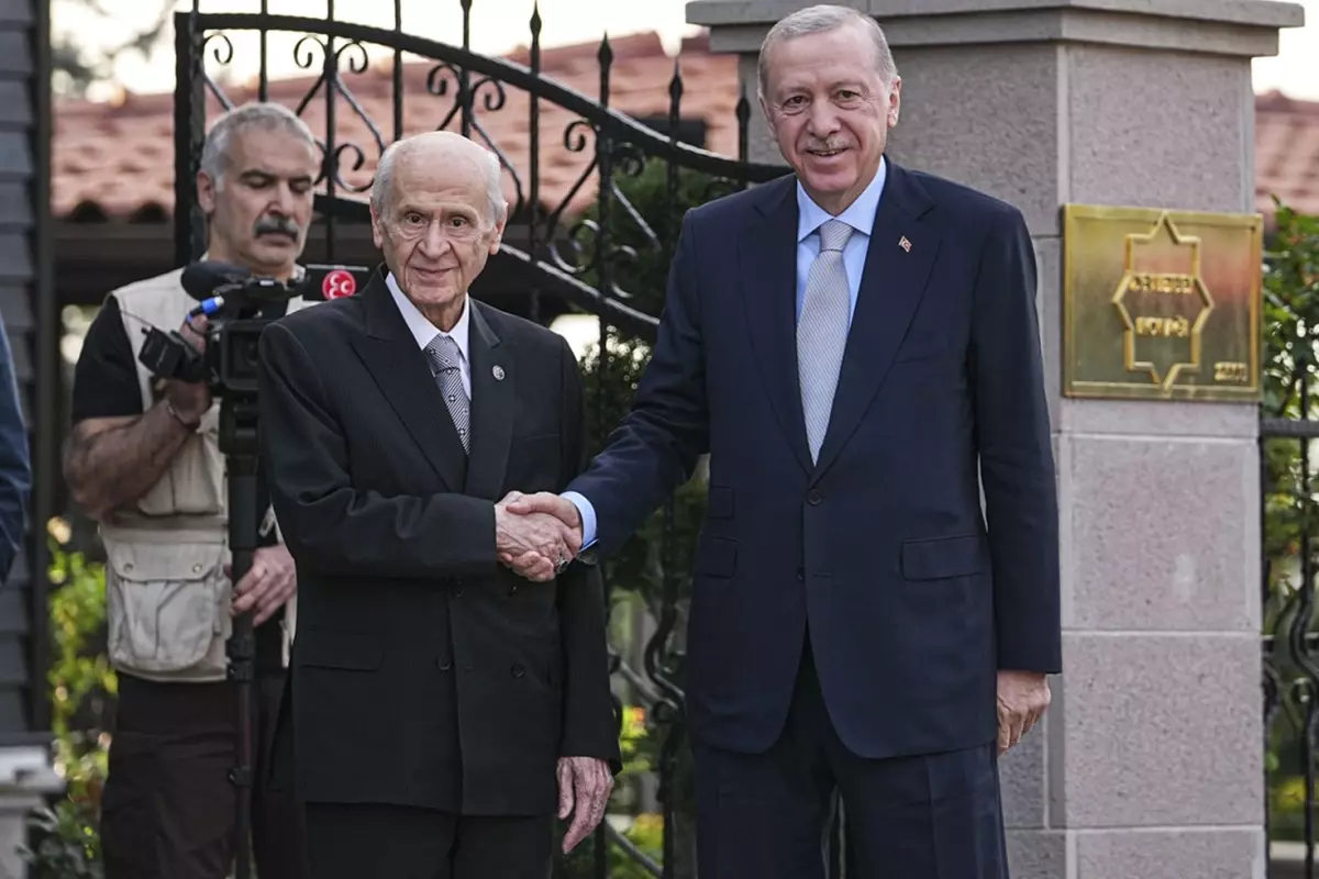 Erdoğan ve Bahçeli Yüz Yüze Görüşti: Terörle Mücadele, Anayasa ve İttifakın Geleceği Masada