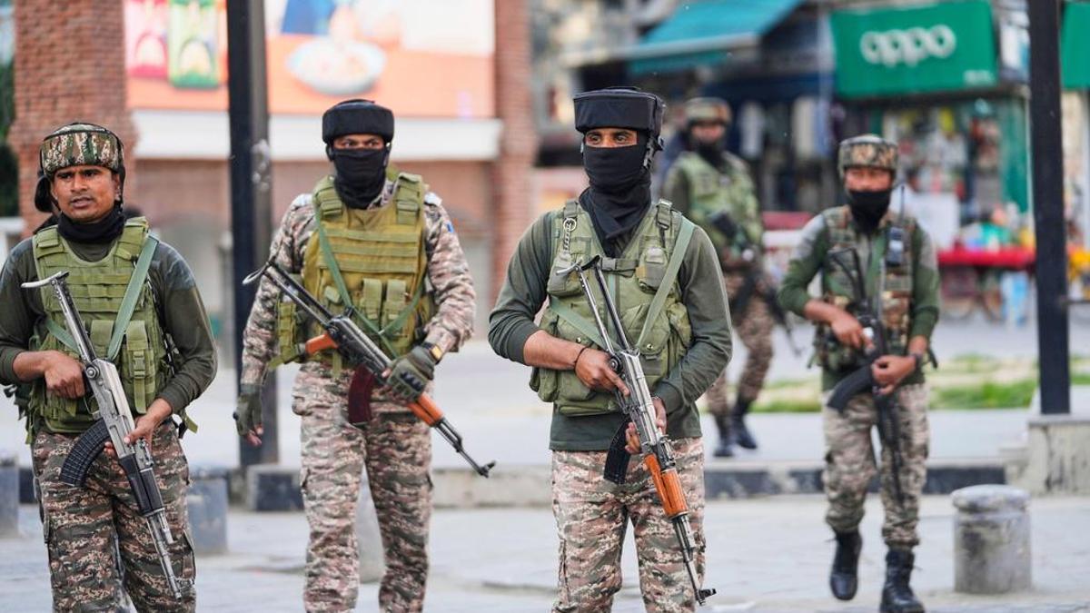 Hindistan-Pakistan Gerilimi Tırmanıyor: Keşmir Sınırında Çatışma İhtimali Artıyor