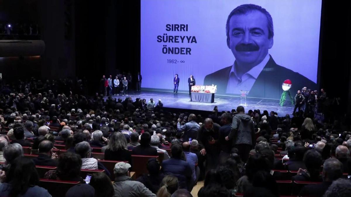 Sırrı Süreyya Önder Son Yolculuğuna Uğurlanıyor