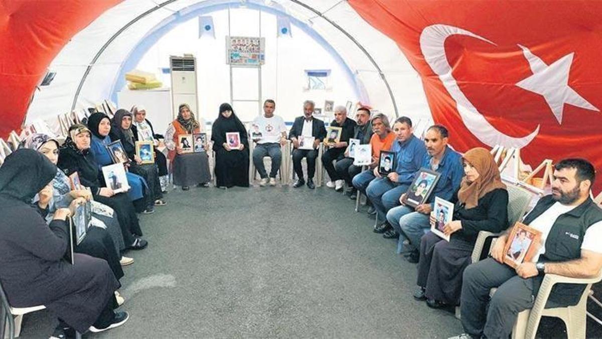 Evlat Nöbeti Devam Ediyor: Anneler Günü'nde Evlatlarına Kavuşma Umuduyla Tek Yürek Oldular
