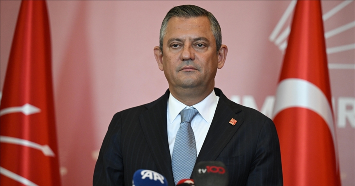 CHP Lideri Özgür Özel, Anneler Günü'nde 32 Anneyi Arayarak Kutladı