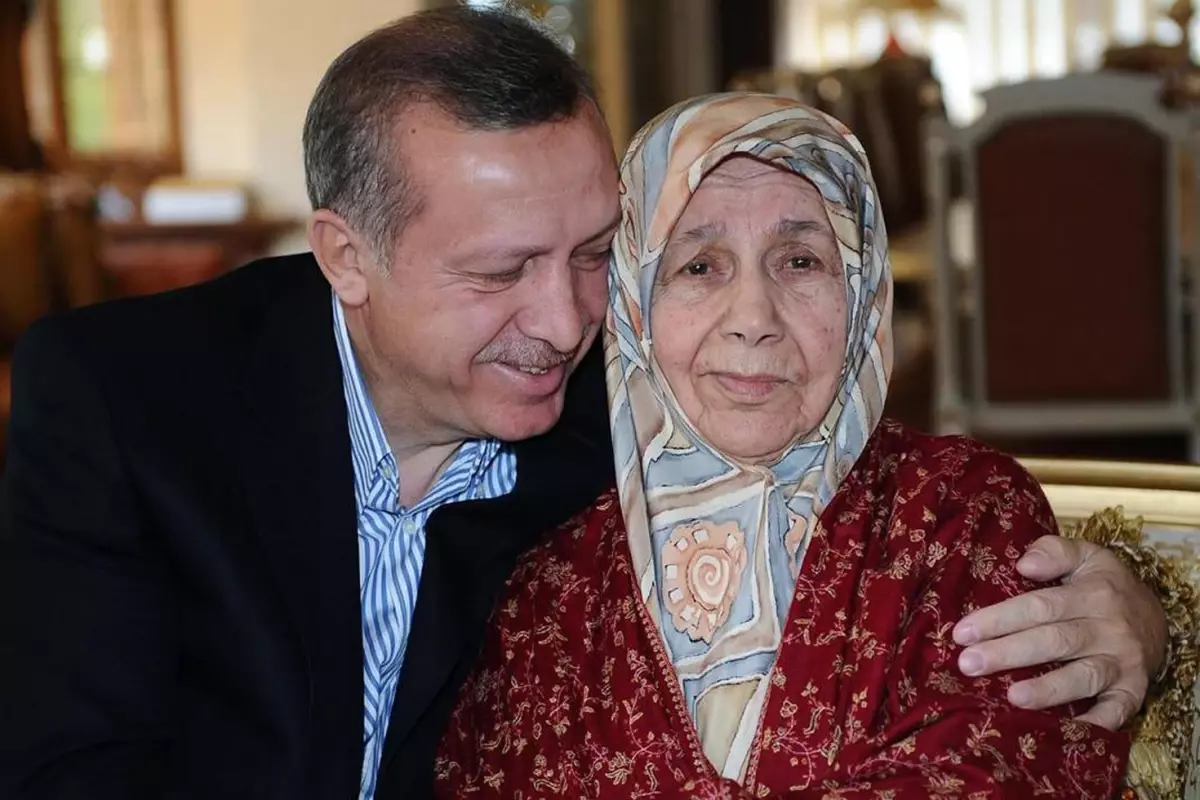 Cumhurbaşkanı Erdoğan'dan Anneler Günü Mesajı