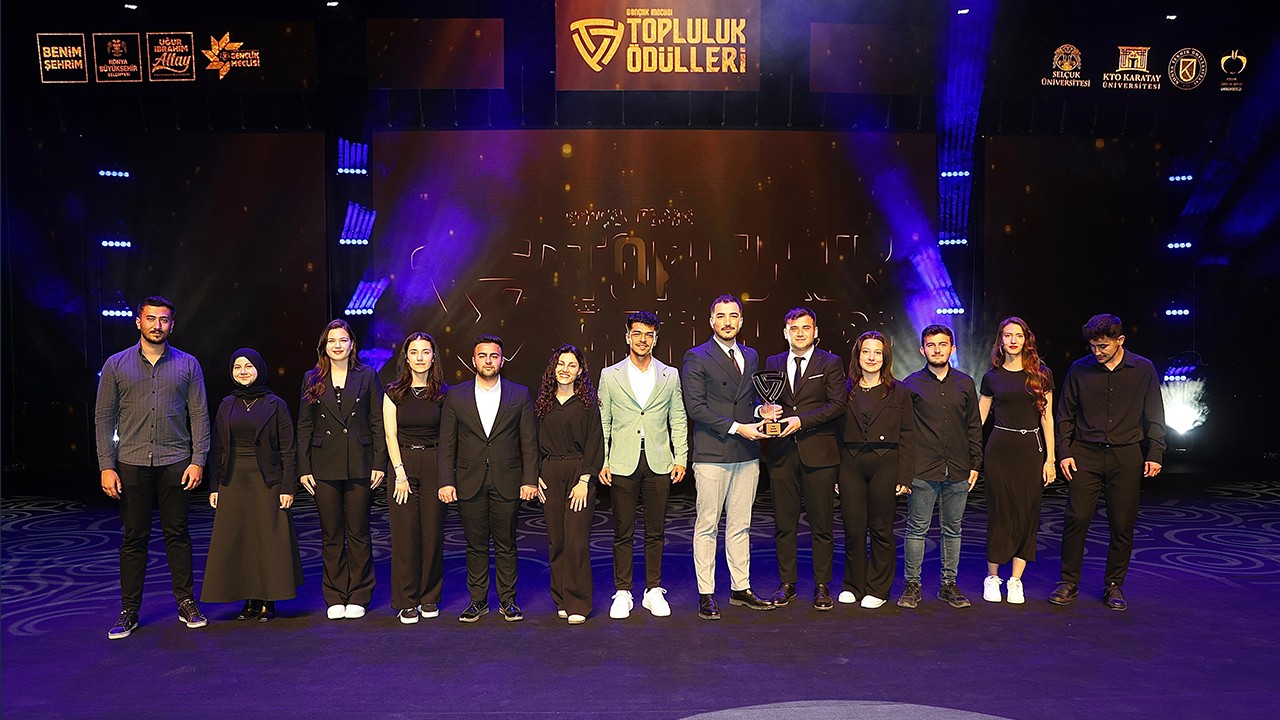Konya'da Gençlik Meclisi Topluluk Ödülleri Sahiplerini Buldu