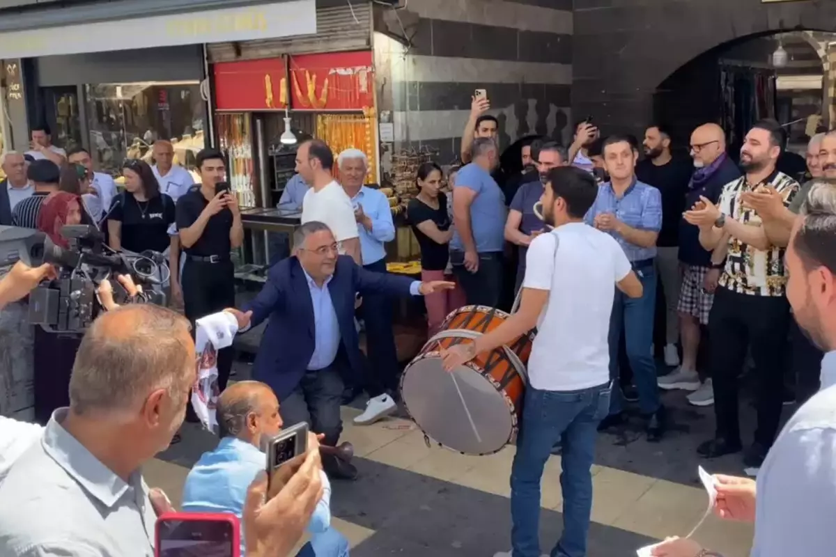 PKK'nın Feshi Diyarbakır'da Coşkuyla Kutlandı