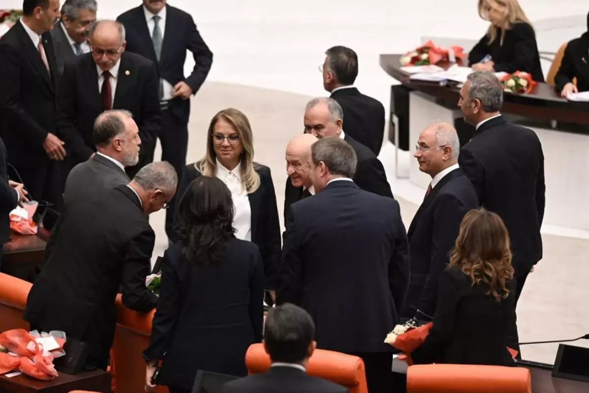 Terörden Arındırılmış Türkiye'ye Doğru: Tokalaşmadan Silah Bırakma Çağırasına Adımlar