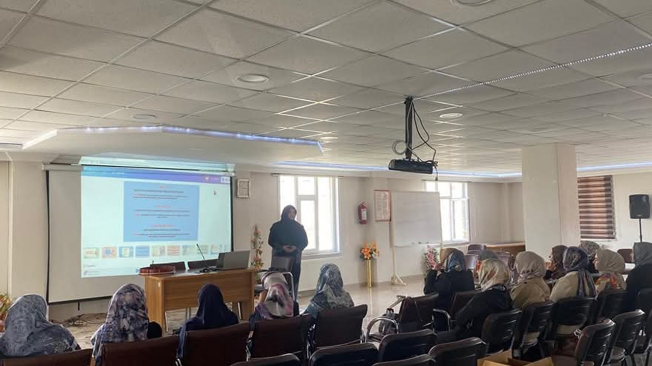 Bozkır'da Kuran Kursu Öğreticileri Tecrübe Paylaşım Seminerine Katıldı
