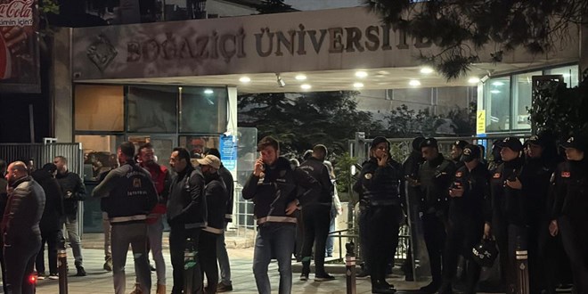 Boğaziçi Üniversitesi'nde Olay: 13 Polis Yaralandı, 97 Gösterici Gözaltına Alındı