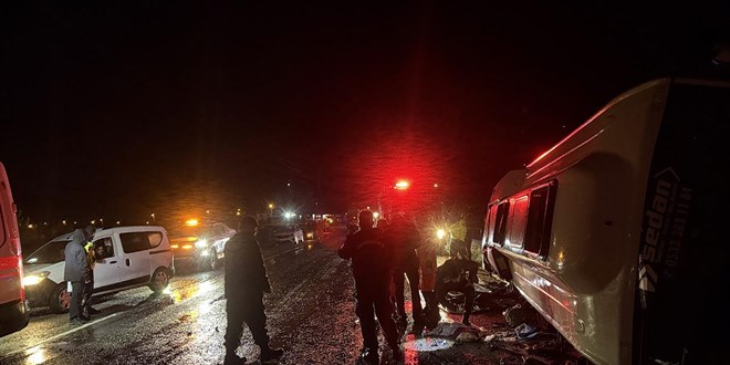 Kahramanmaraş'ta Minibüs Kazası: 22 Yaralı, 1 Ölü