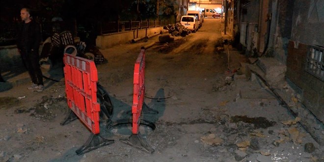 Bayrampaşa'da Rögarda Patlama: Sokak Trafiğe Kapatıldı