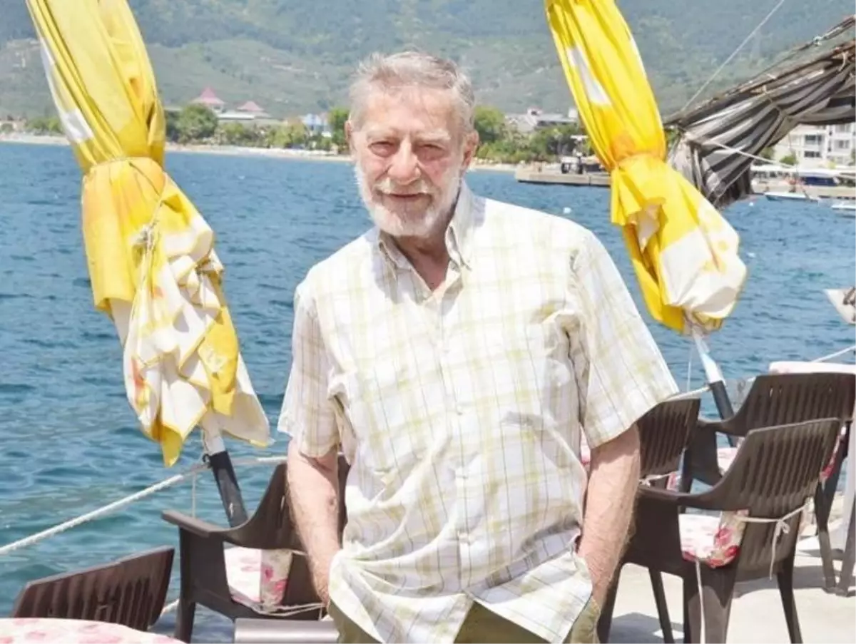 Yeşilçam'ın Emekli Oyuncusu Ahmet Mekin, Kaza Sonucu Kemiğini Kırarak Hastaneye Yatıldı
